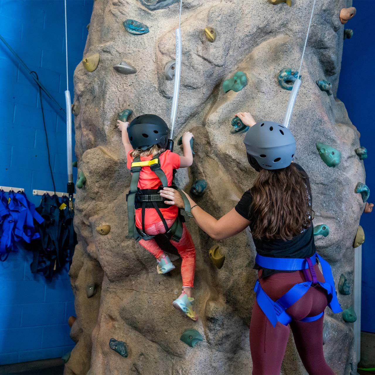 indoor-climbing-start-skydiving