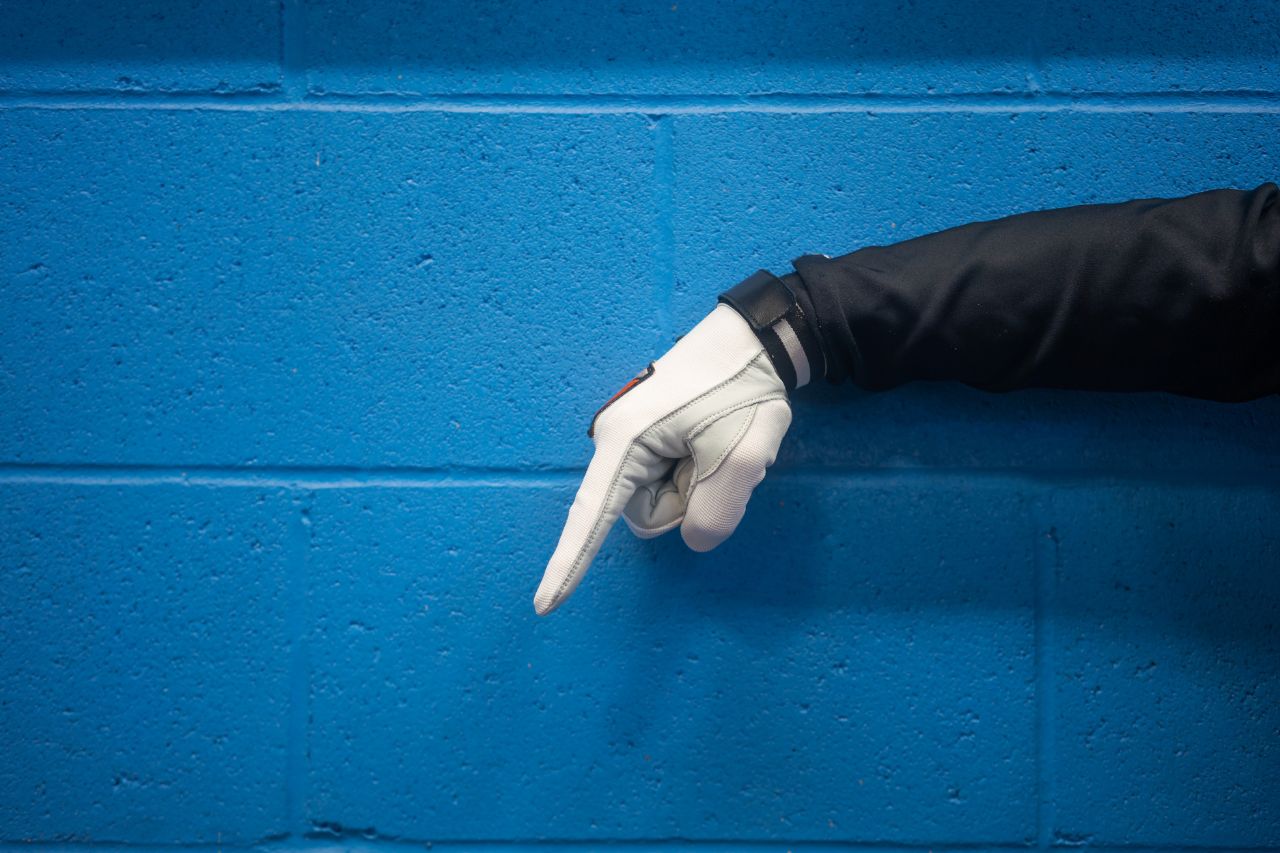 pull hand signal with finger pointing down
