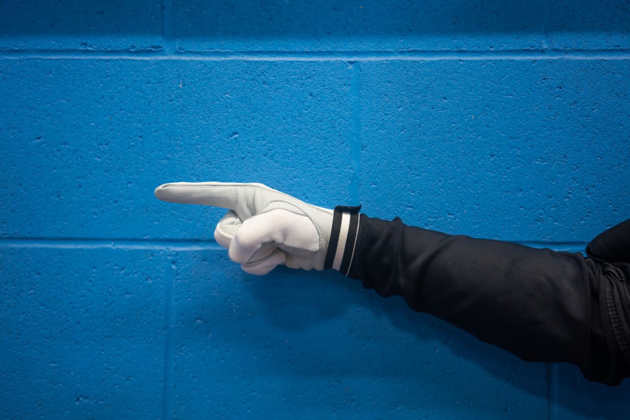 pull hand signal
